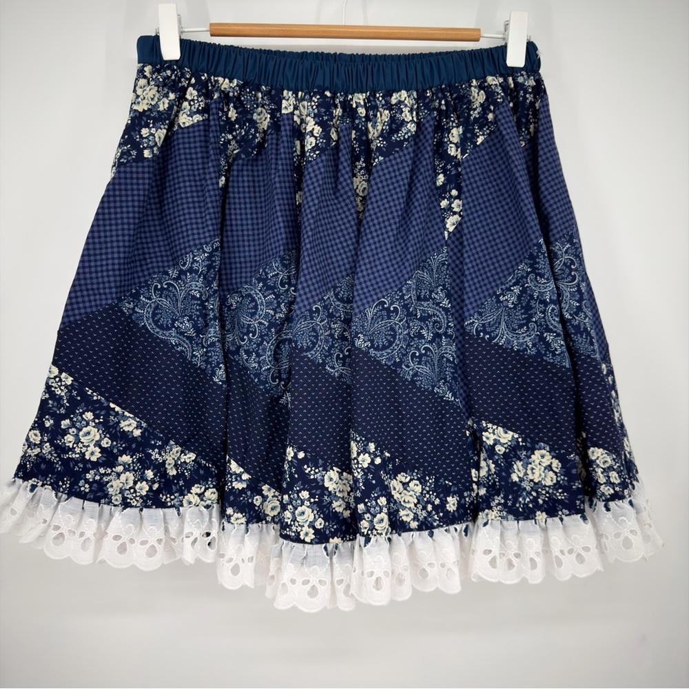 Cross Eyed Cricket Patchwork Floral Skirt Cottagecore Lace Hem 22” Waist
